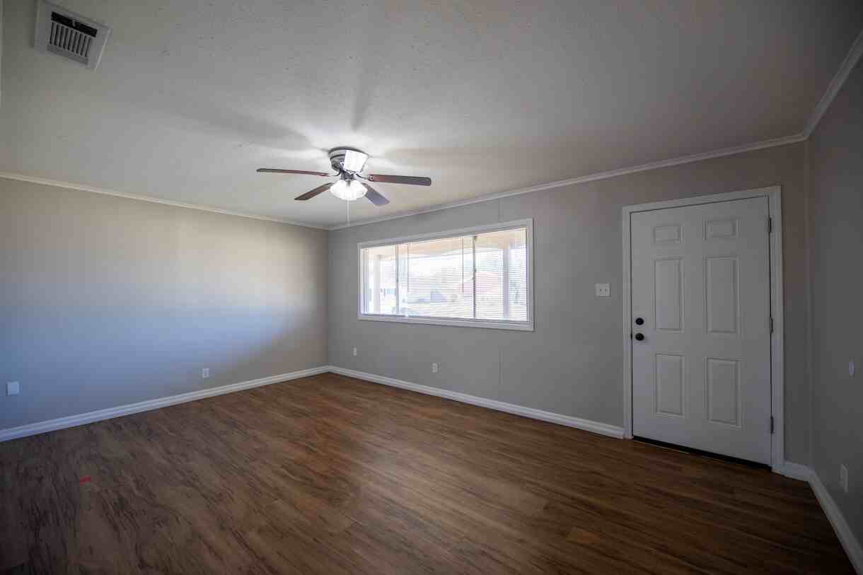 4345 Ashland St - Photo 2 of 11