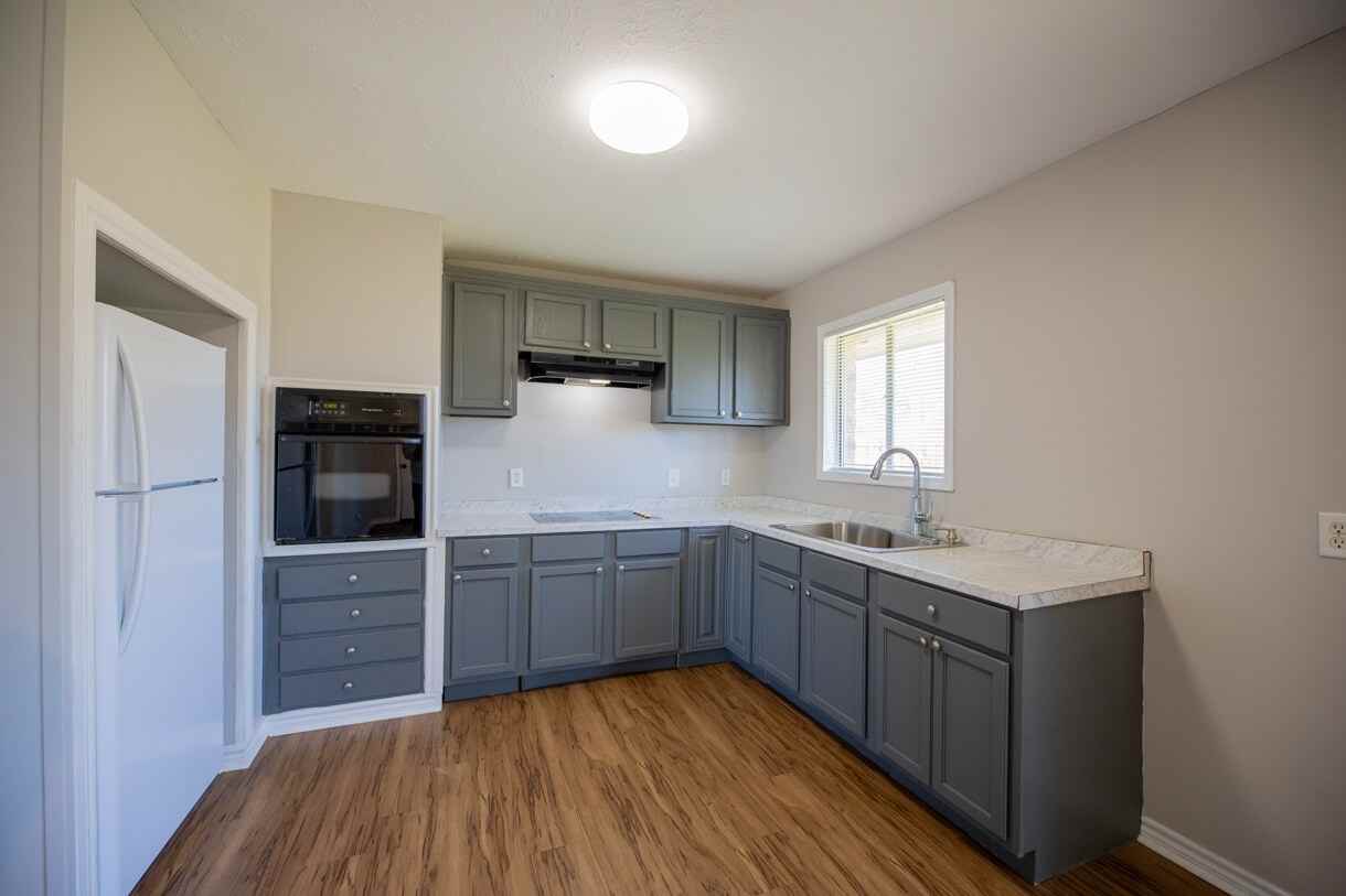 4345 Ashland St - Photo 5 of 11