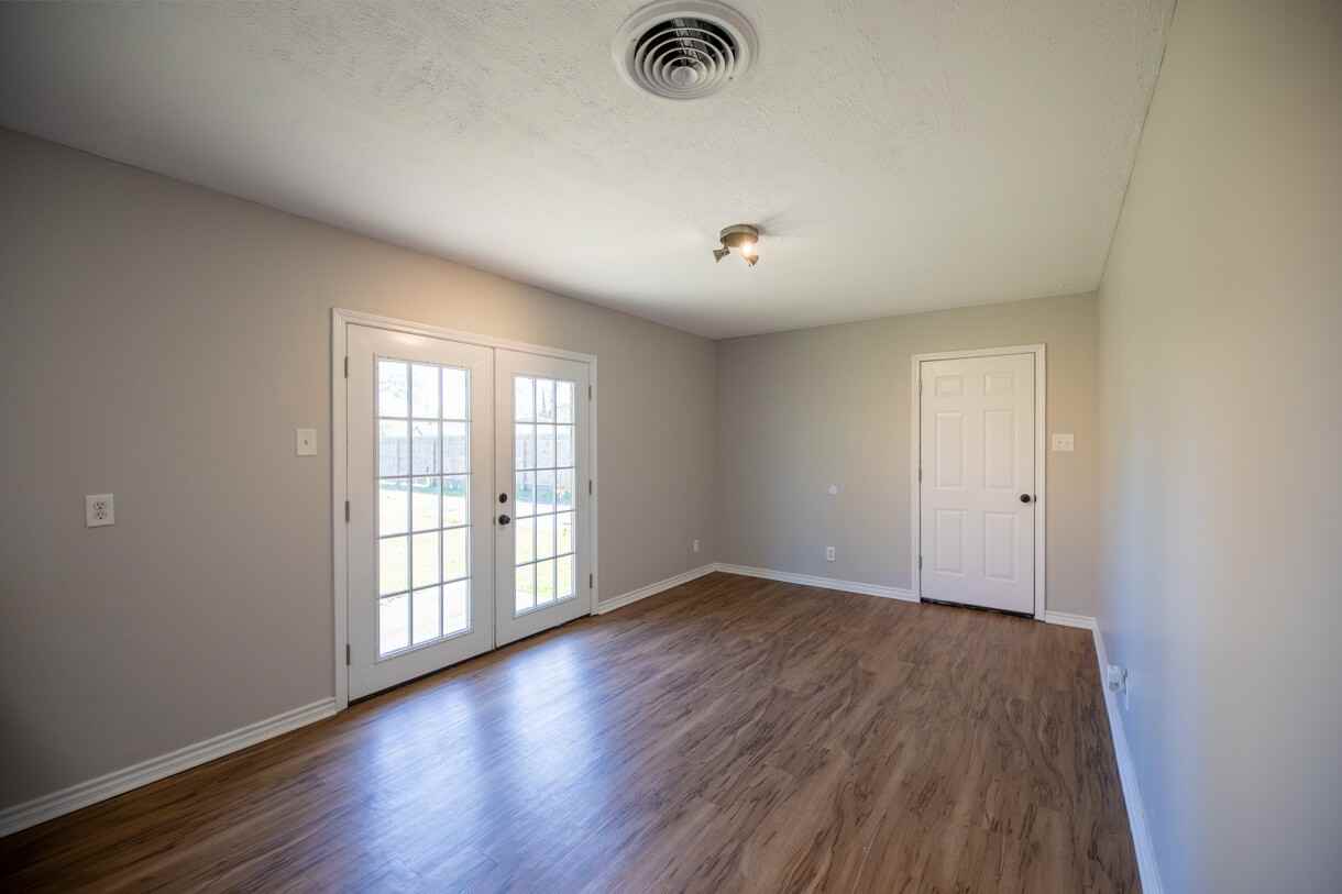 4345 Ashland St - Photo 6 of 11