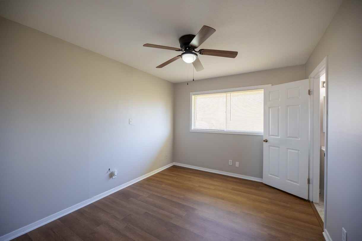 4345 Ashland St - Photo 7 of 11