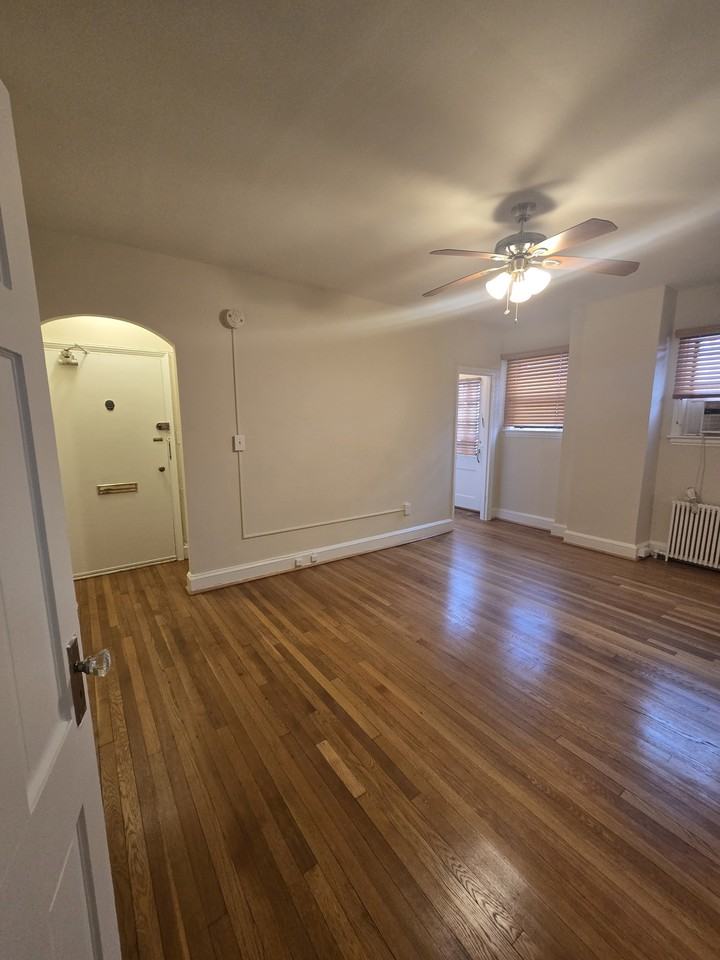 1365 Kennedy St Nw #2 - Photo 5 of 20