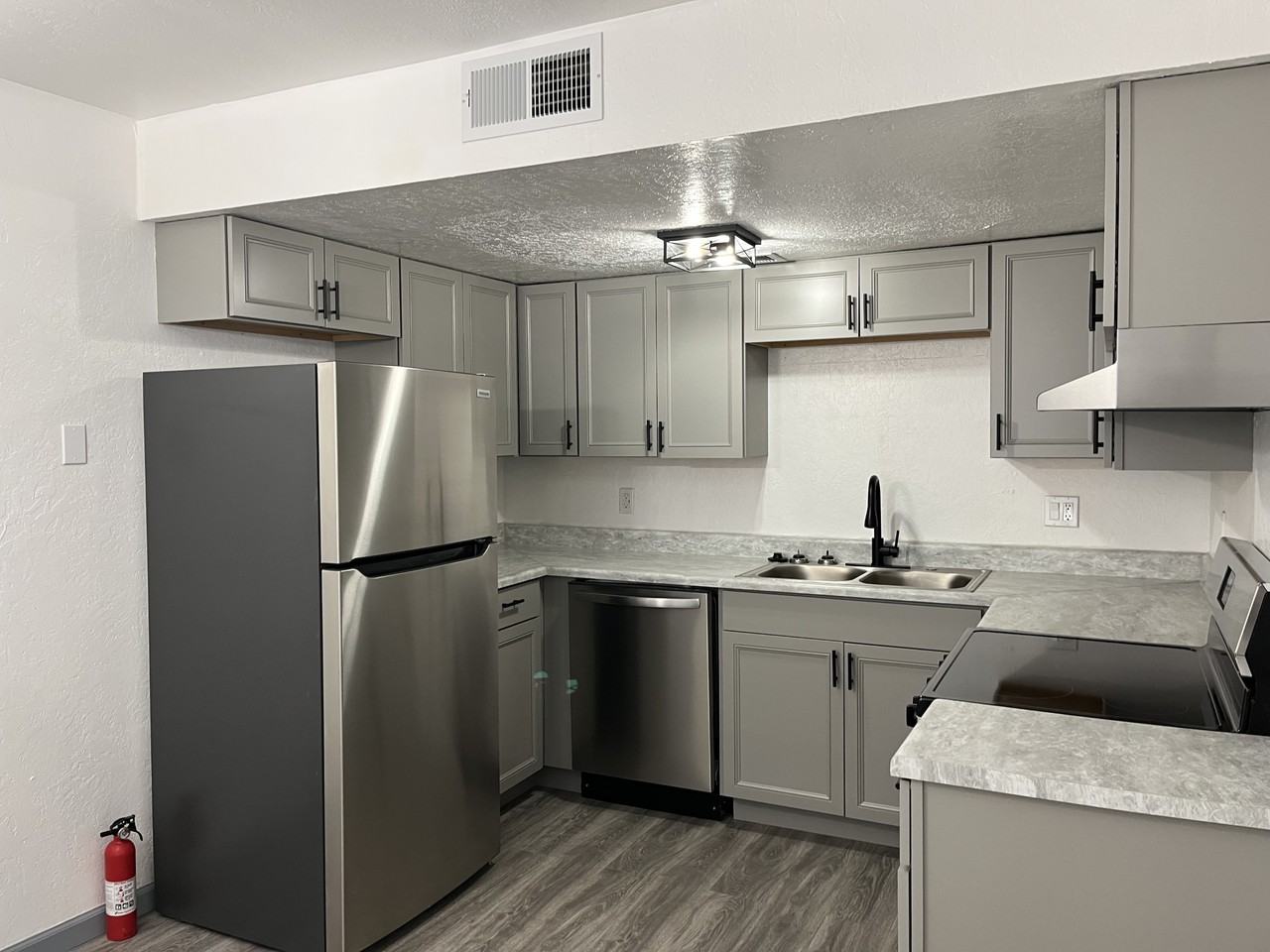 1010 Meadowlark Ct Se - Photo 2 of 29