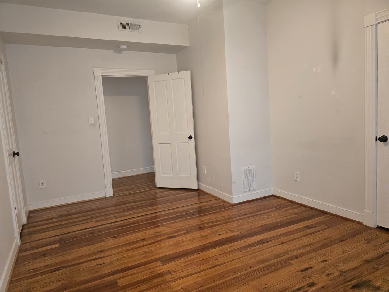 2106 Parkwood Ave - Photo 4 of 11