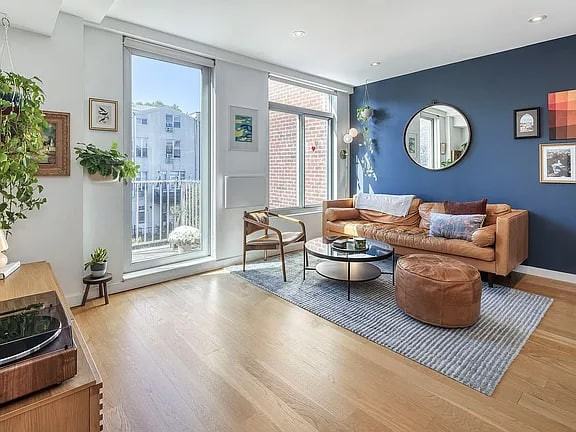 292 7Th St - Photo 2 of 6