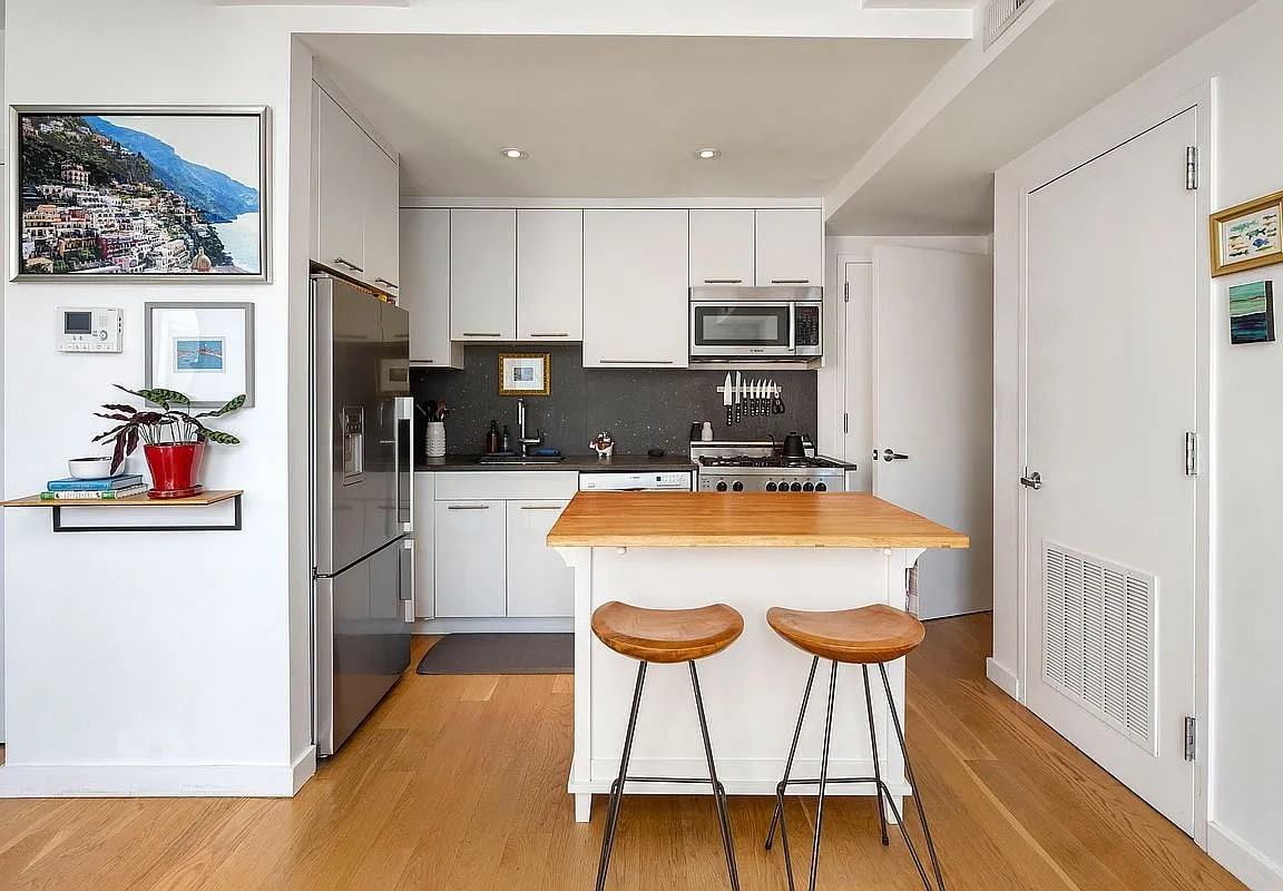 292 7Th St - Photo 4 of 6