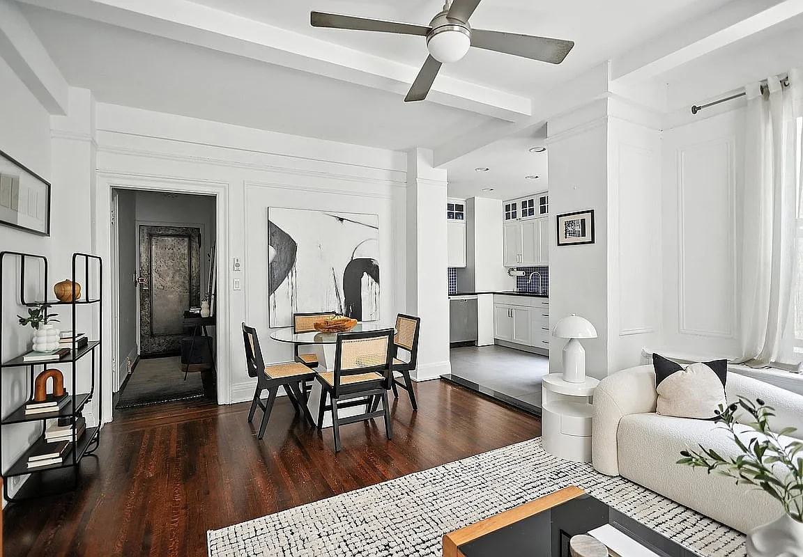 215 W 75Th St - Photo 4 of 8