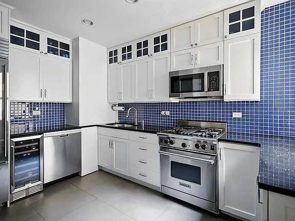 215 W 75Th St - Photo 5 of 8