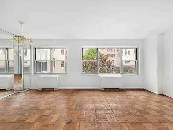 20 E 9Th St - Photo 3 of 7