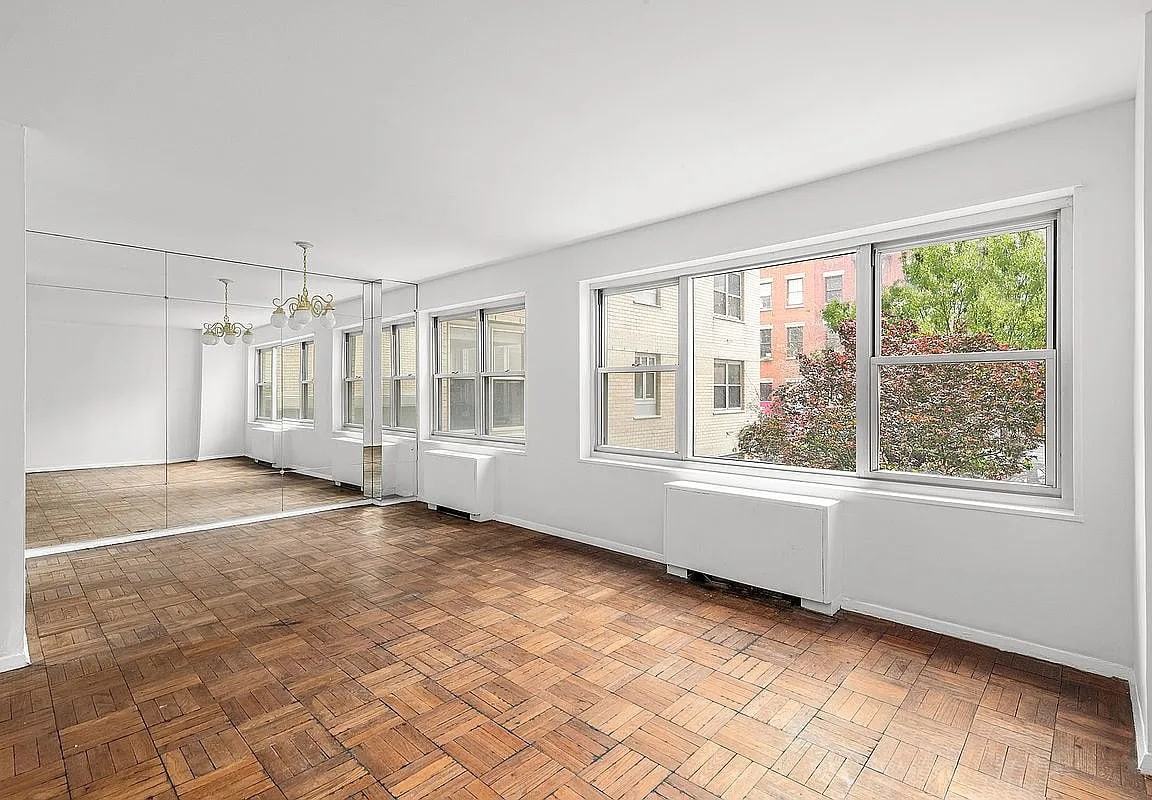 20 E 9Th St - Photo 4 of 7