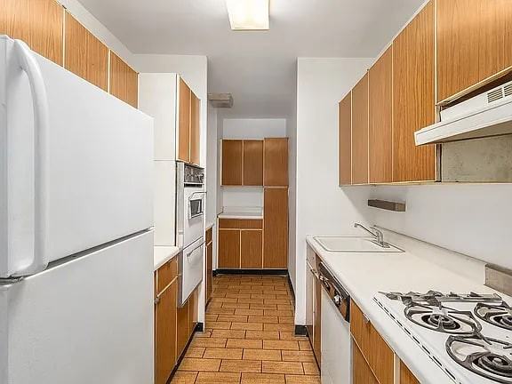 20 E 9Th St - Photo 6 of 7