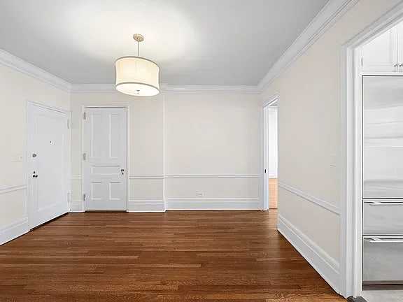 969 Park Ave - Photo 6 of 9