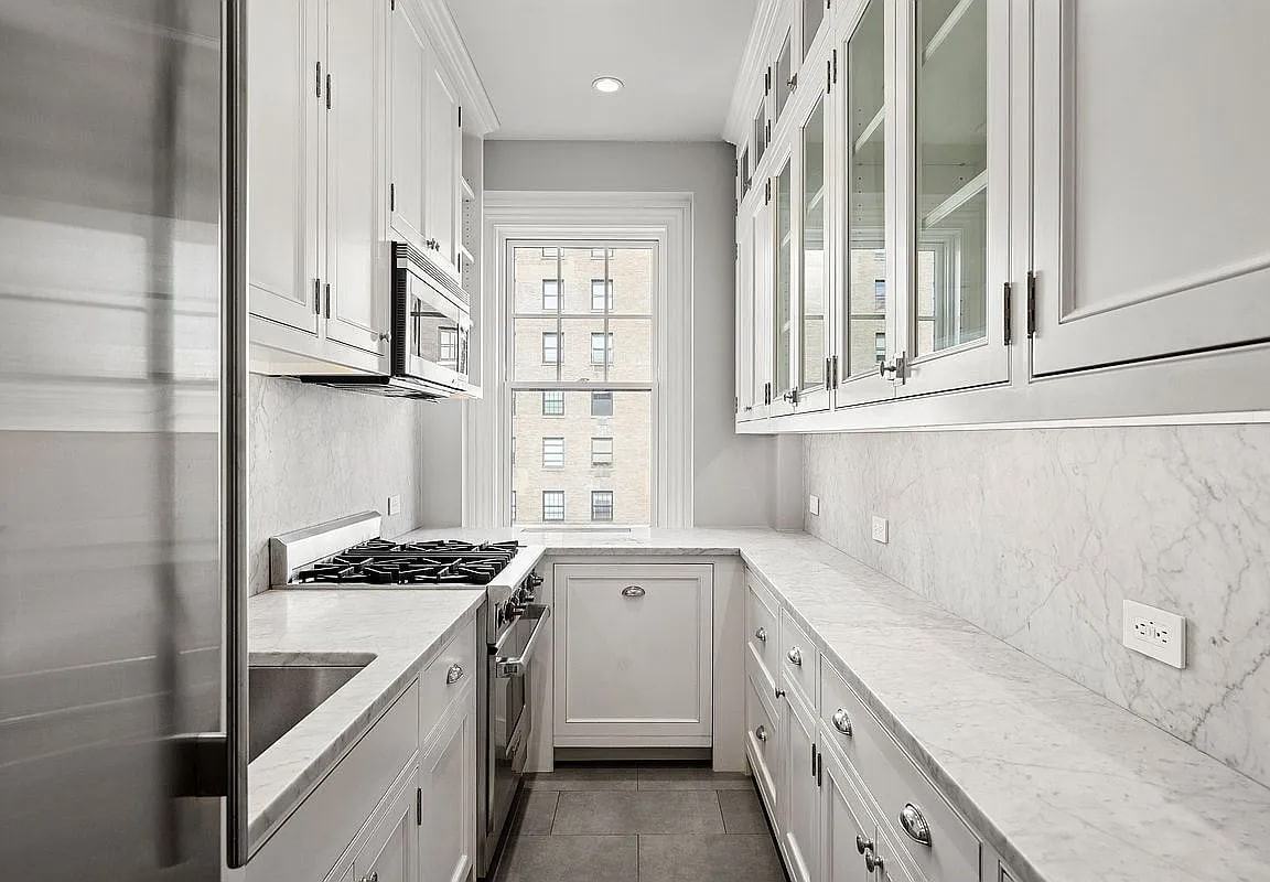 969 Park Ave - Photo 7 of 9