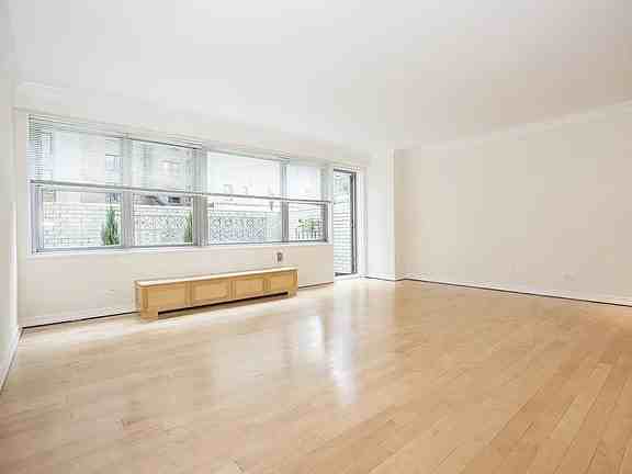 15 W 72Nd St - Photo 3 of 6