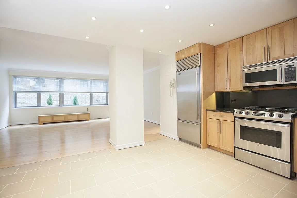 15 W 72Nd St - Photo 4 of 6