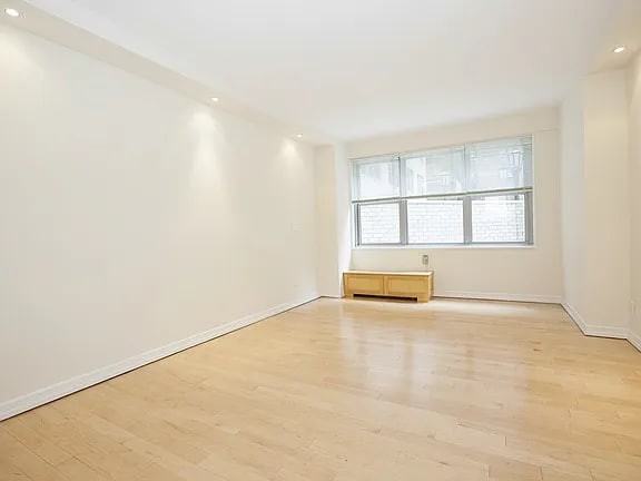 15 W 72Nd St - Photo 5 of 6