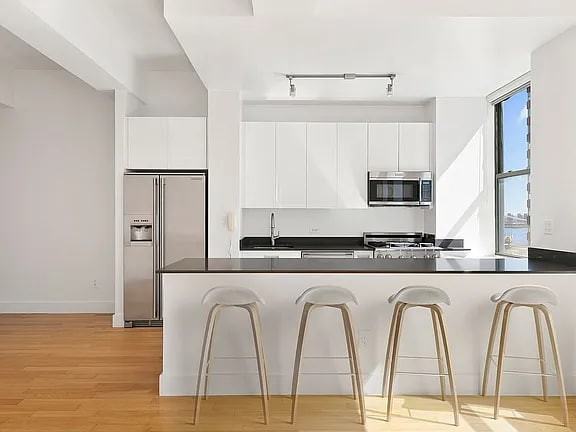 99 John St - Photo 3 of 6