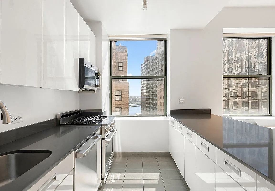 99 John St - Photo 4 of 6