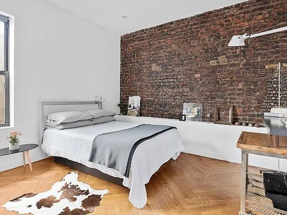 875 Saint Marks Ave - Photo 2 of 5