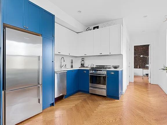 875 Saint Marks Ave - Photo 4 of 5