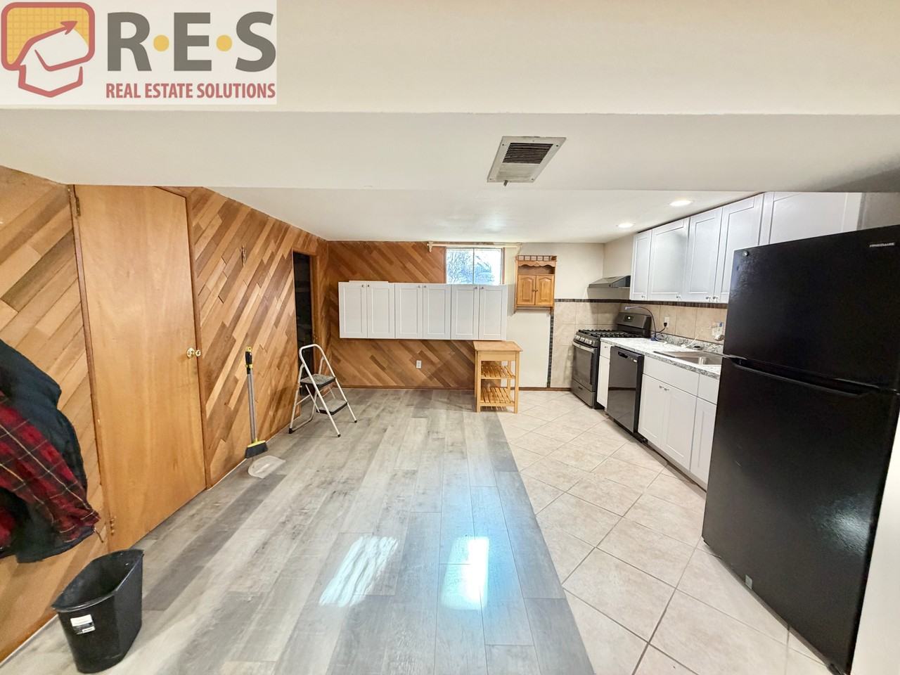 4260 E Fremont Ave - Photo 3 of 13