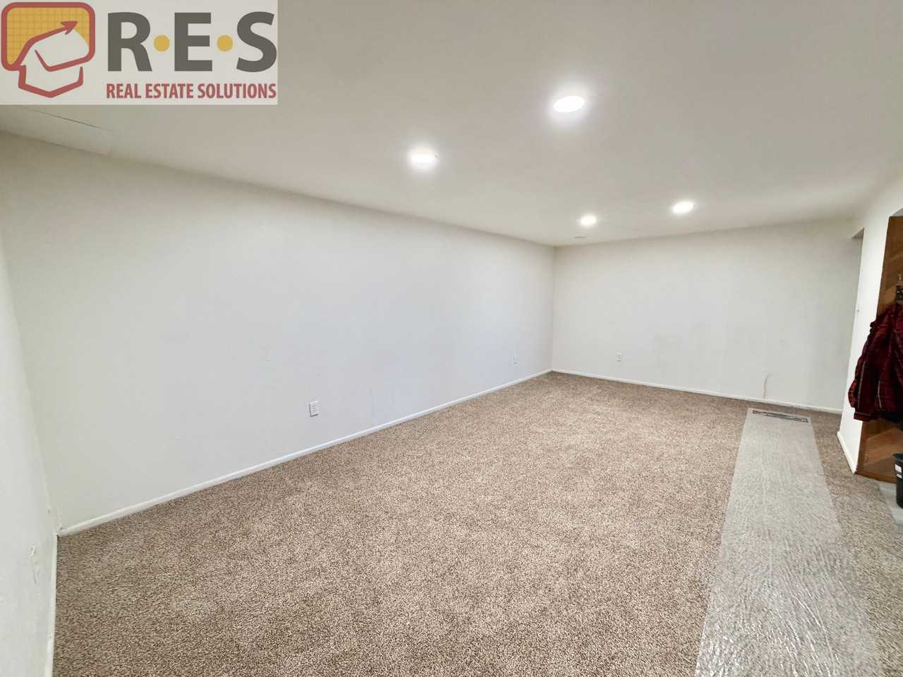 4260 E Fremont Ave - Photo 7 of 13