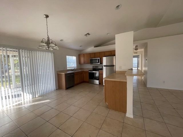 209 Harold Ave N - Photo 3 of 13