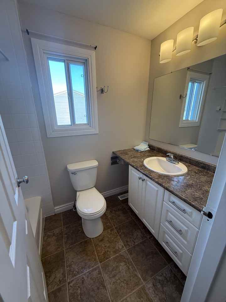 8375 29 Ave Nw - Photo 7 of 13