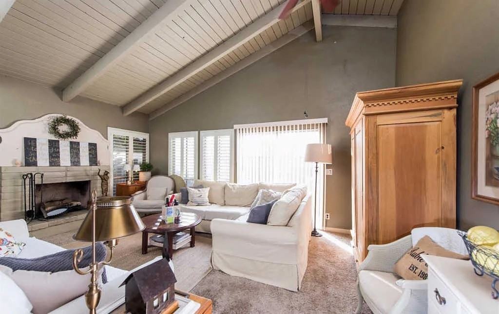 6338 N Maroa Ave - Photo 3 of 7