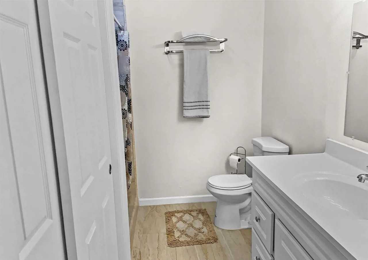 303 E Bullard Ave - Photo 4 of 8