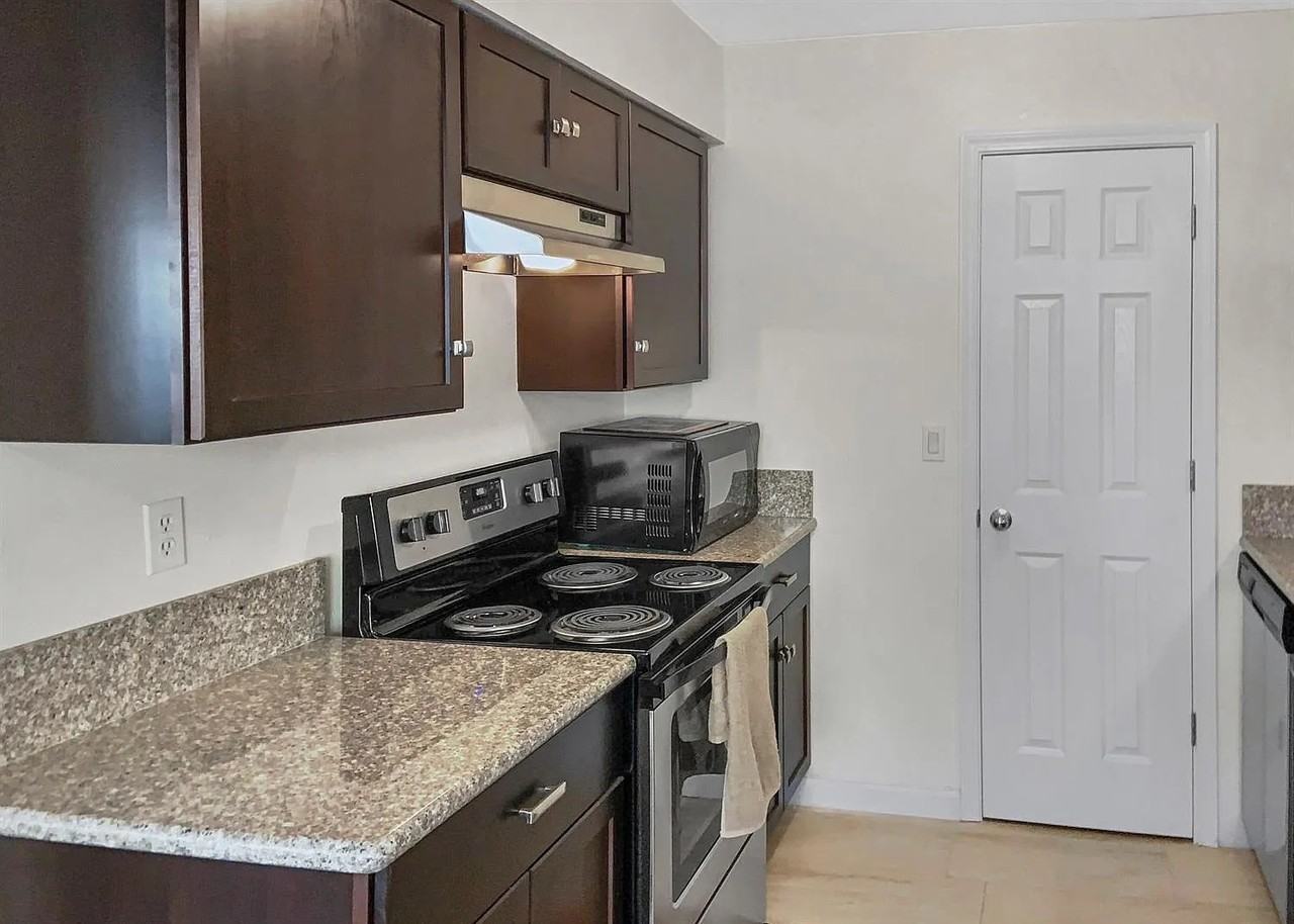 303 E Bullard Ave - Photo 6 of 8