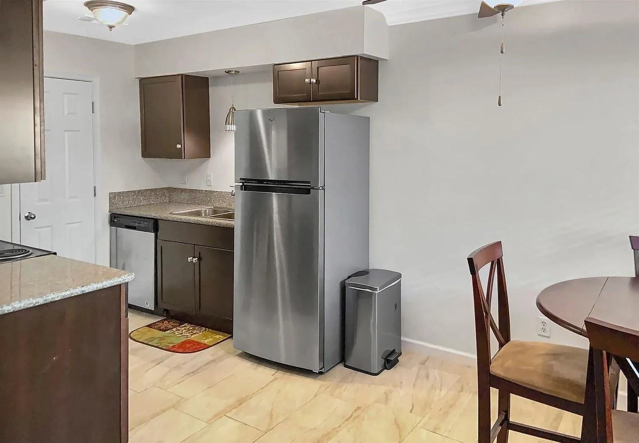 303 E Bullard Ave - Photo 7 of 8