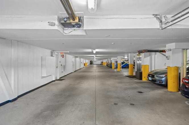 21 Battery Park Ave - Photo 7 of 9