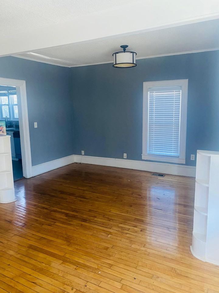 1525 Hawthorne Ln - Photo 2 of 8