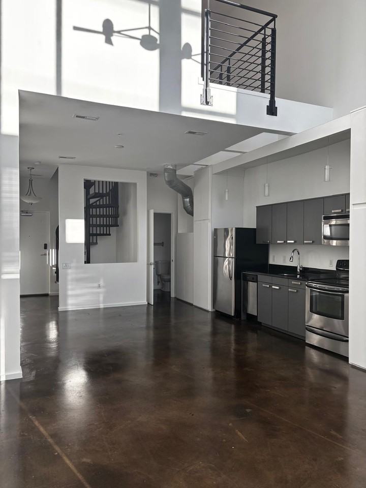 3123 N Davidson St - Photo 2 of 7