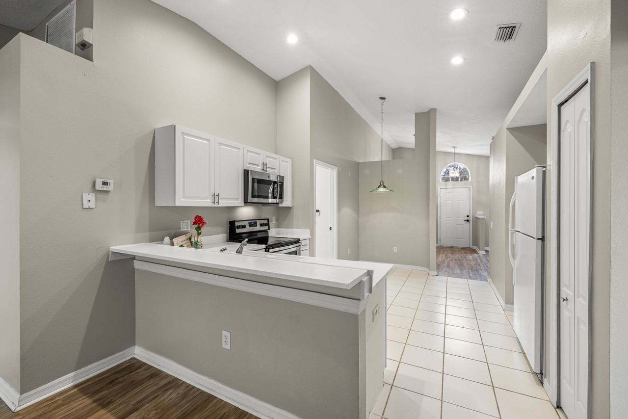 8829 Sea Island Way - Photo 7 of 24