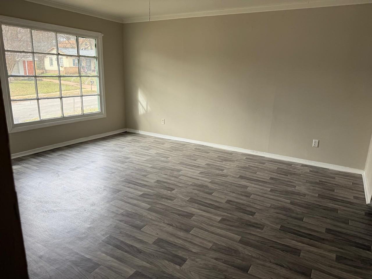 3662 Irma St - Photo 3 of 6