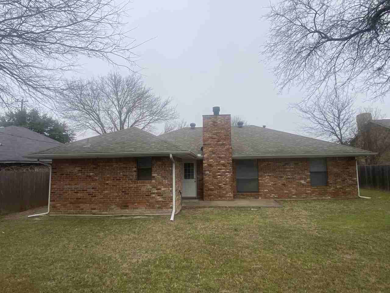 104 Mesa Moor Dr - Photo 2 of 15