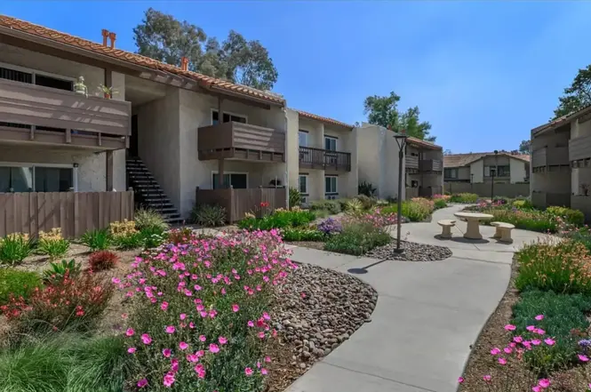 5410 Repecho Dr - Photo 4 of 21