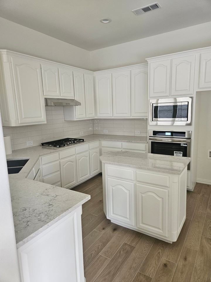 1732 Auburn Dr #NA - Photo 6 of 29