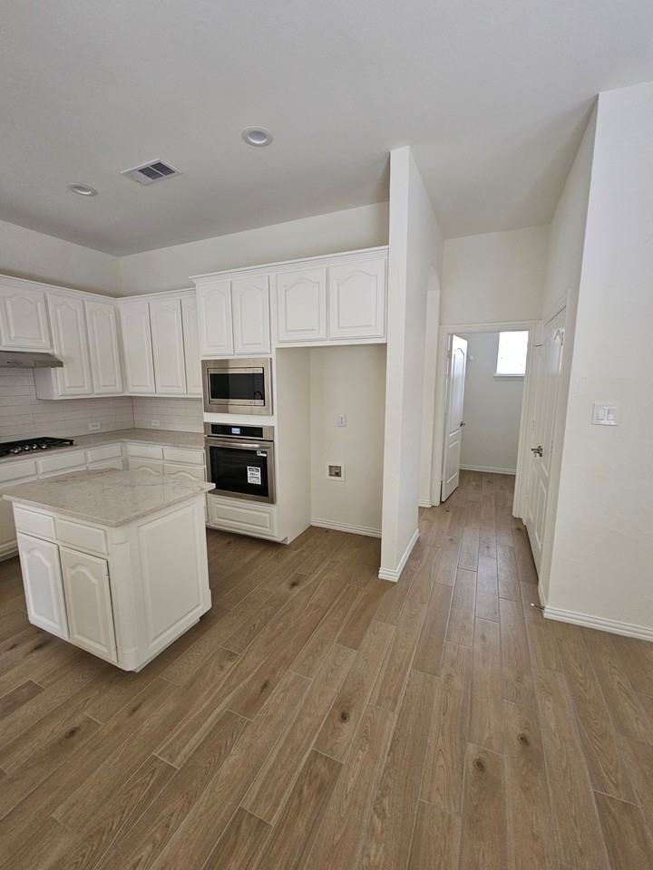 1732 Auburn Dr #NA - Photo 7 of 29