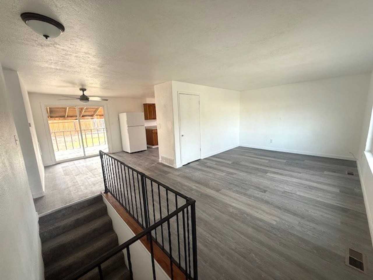 978 Southside Dr - Photo 2 of 11