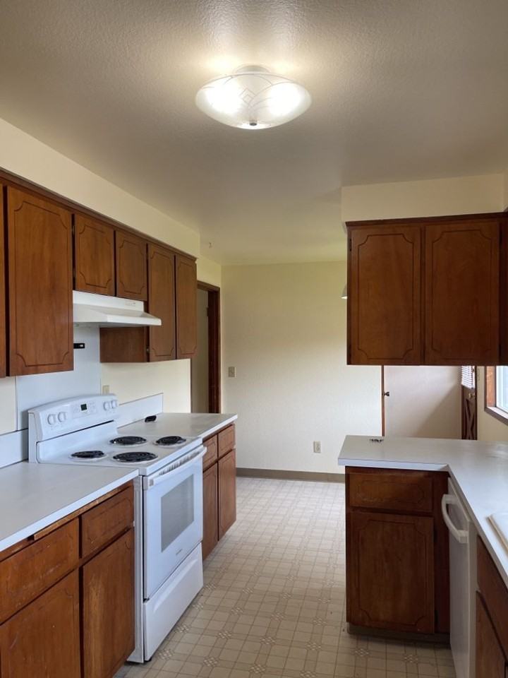 2804 Ne 113th St - Photo 5 of 24