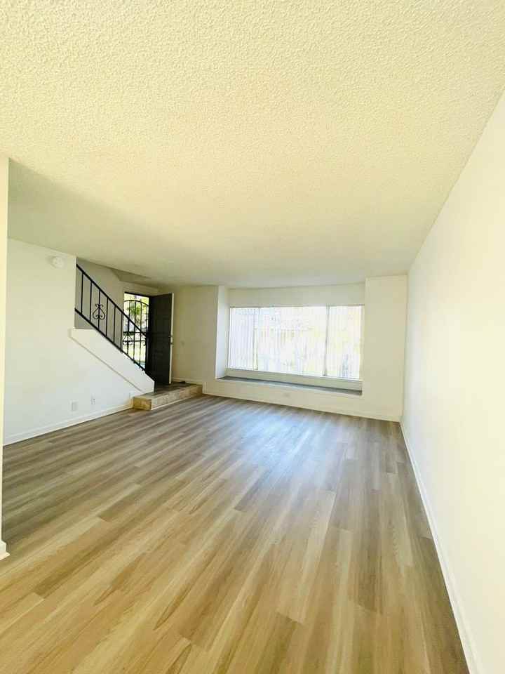 1556 Echidna Ln - Photo 6 of 35