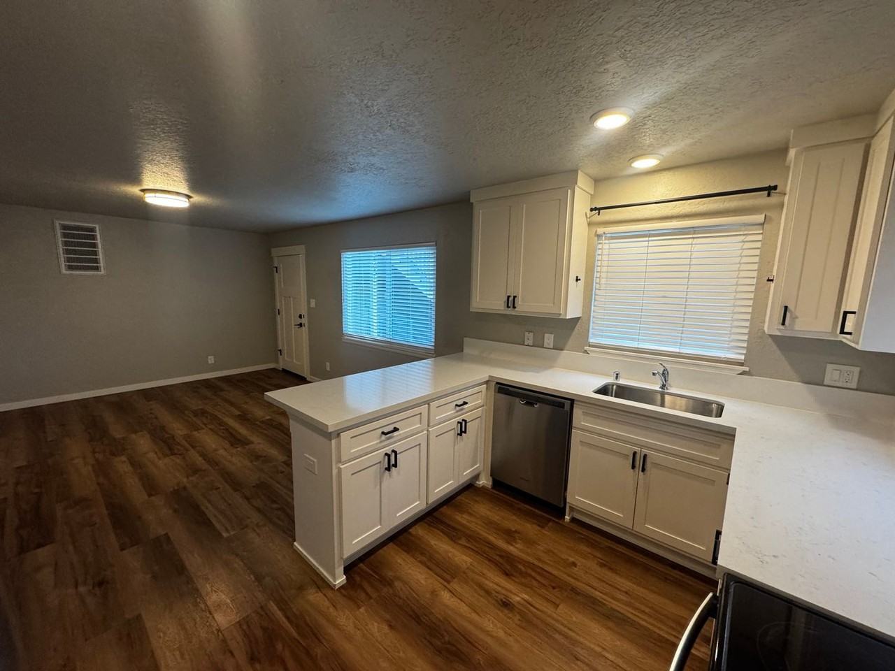 235 Walsh St - Photo 3 of 14