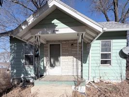 featured image of 2505 Chicago Ave