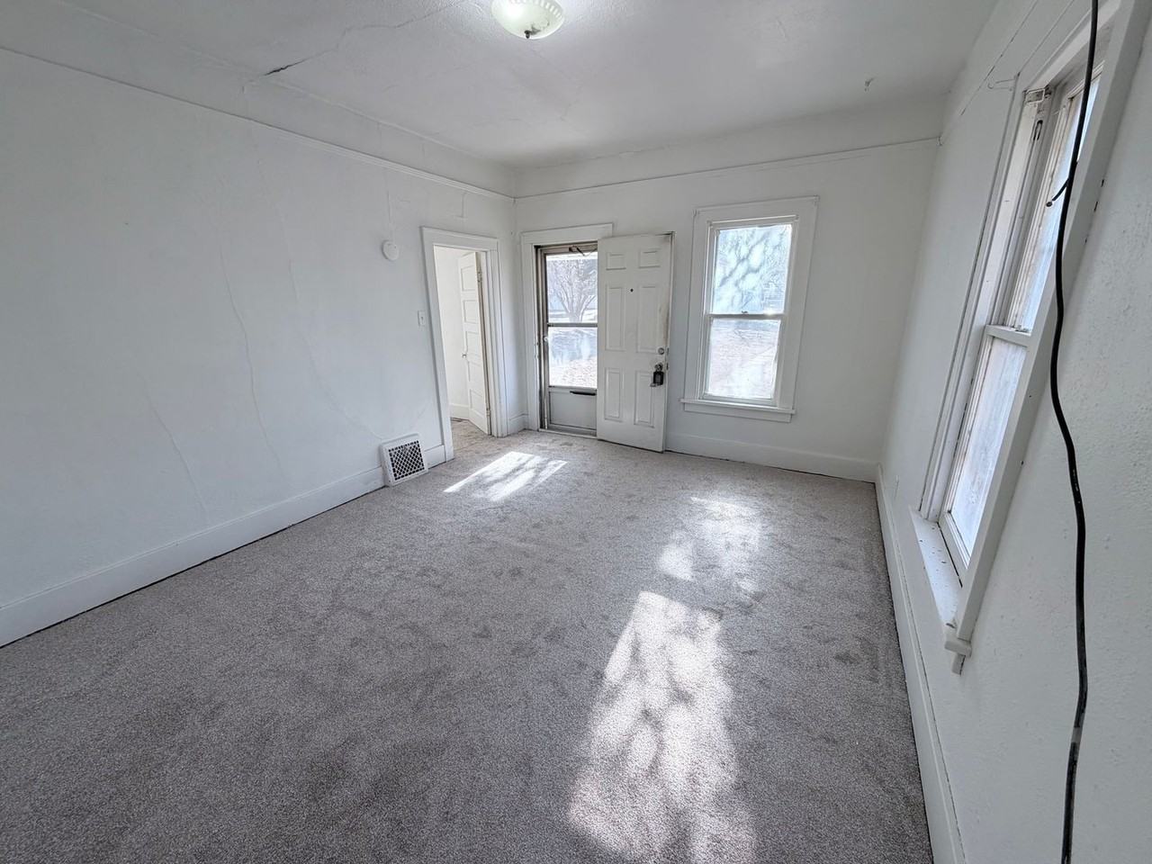 2505 Chicago Ave - Photo 2 of 7