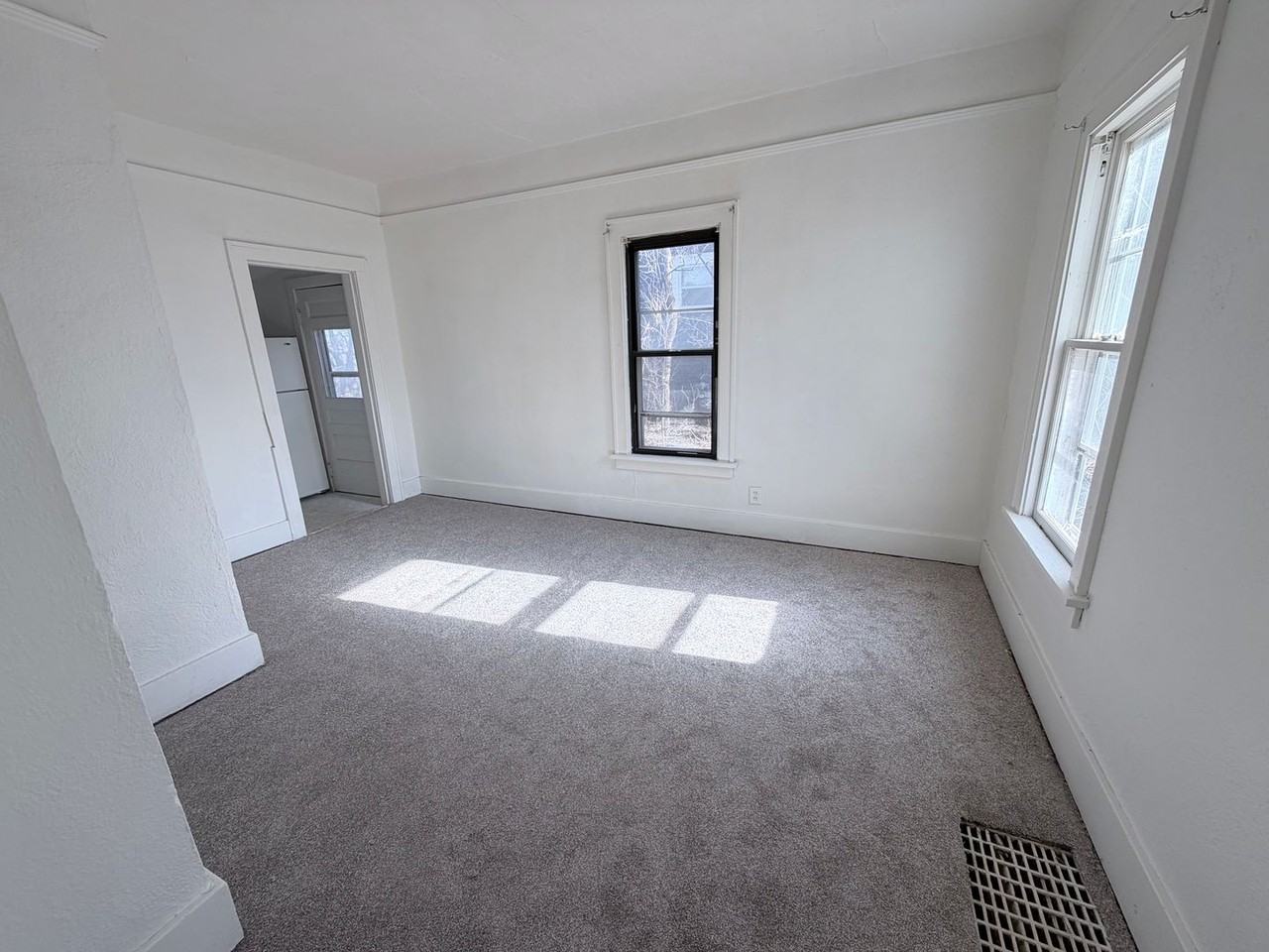 2505 Chicago Ave - Photo 4 of 7