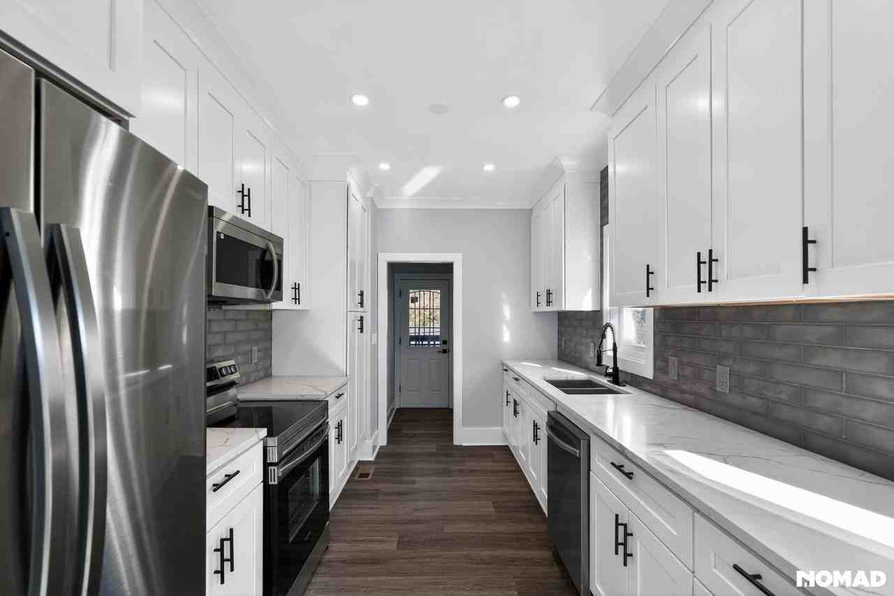 935 Pelham St Nw - Photo 2 of 35