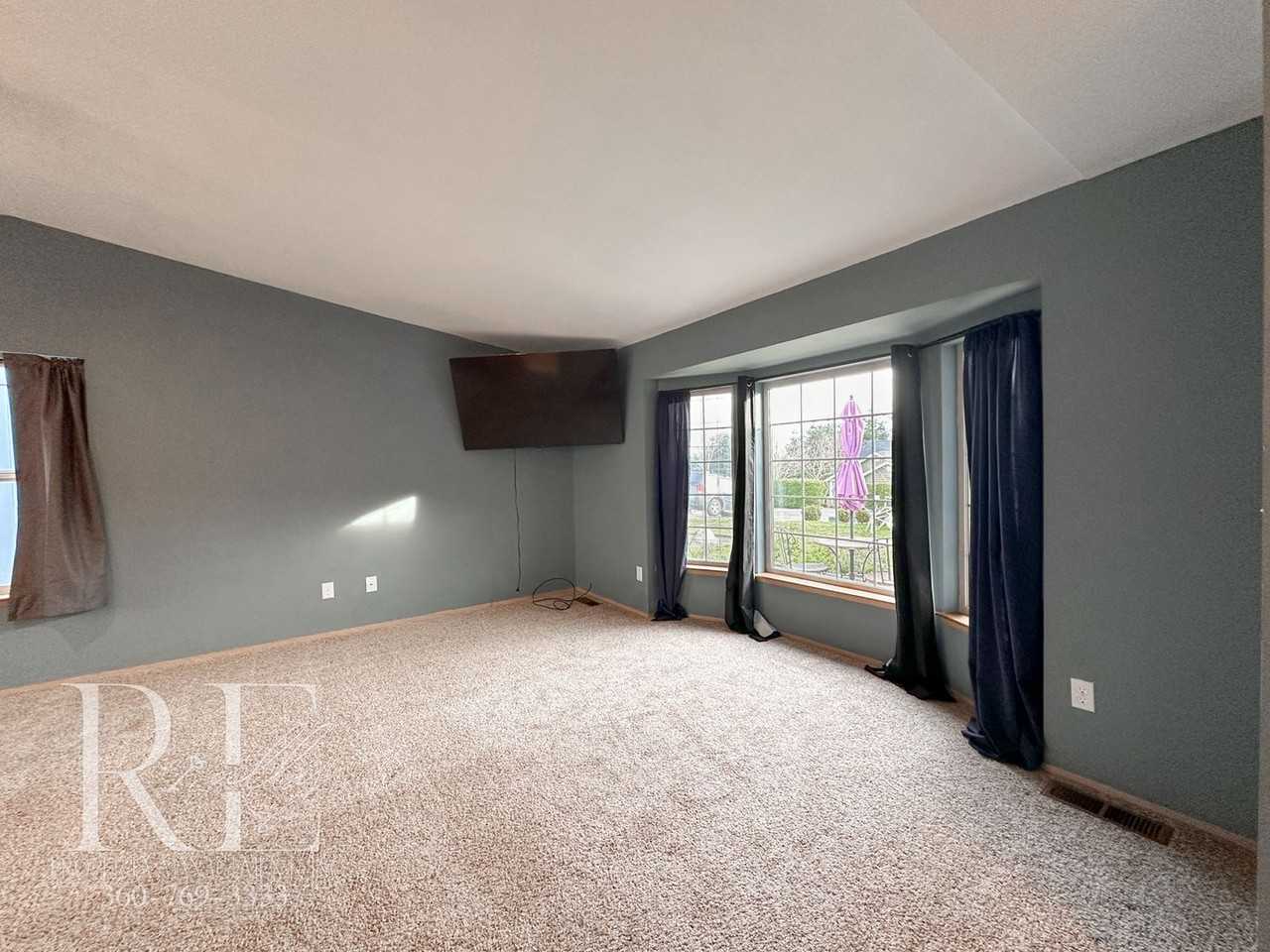 1209 Lansing Ave - Photo 3 of 28