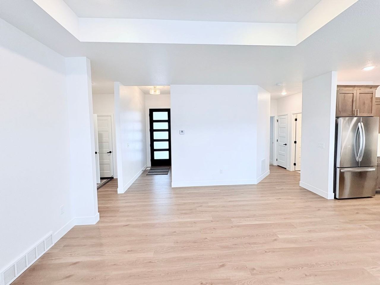 203 N Strathmore Ln Lot 6 - Photo 2 of 39